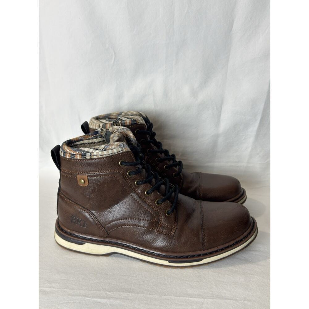 BKE Holt Men’s Brown Faux Leather Lace Up Boots with Plaid Lining Size 7